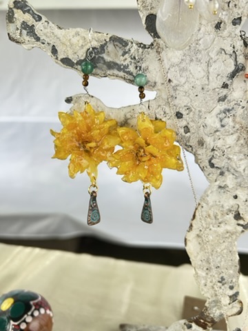 Real flower daffodil earrings - Image 5