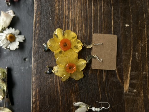Real flower daffodil earrings - Image 13