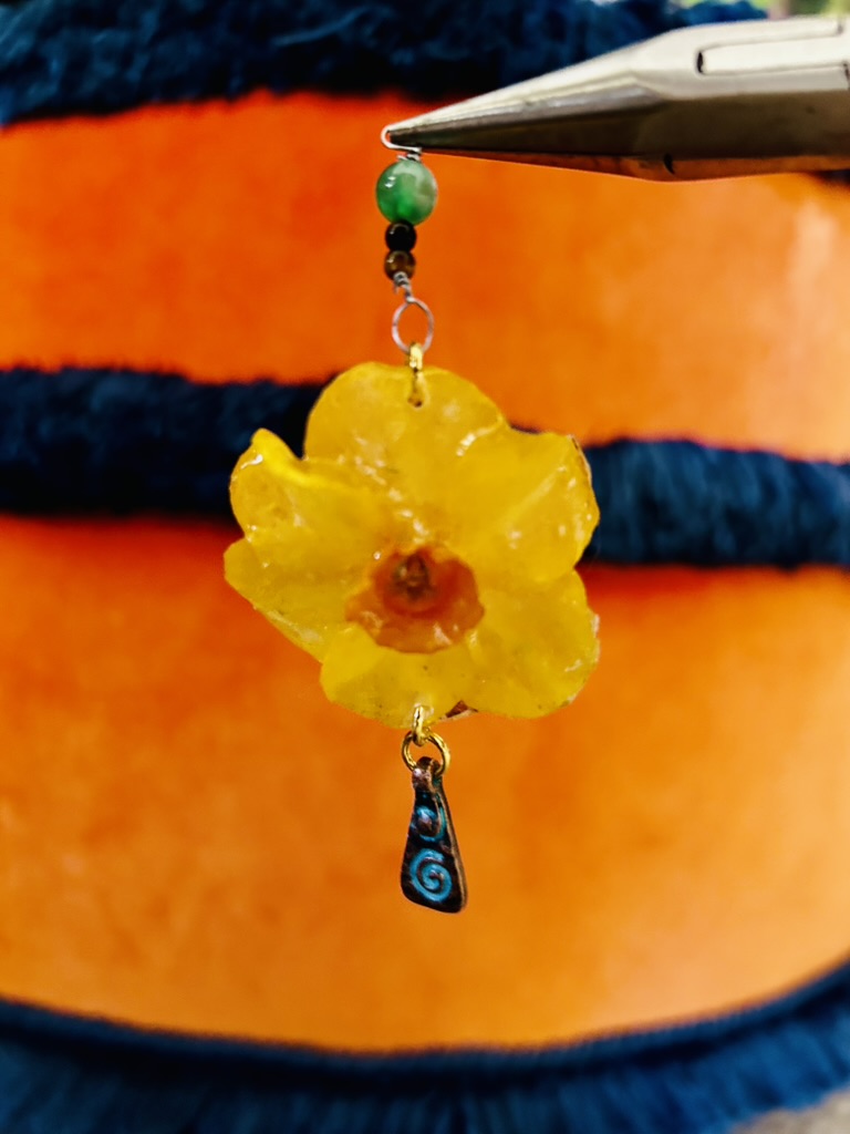 Real flower daffodil earrings - Image 7