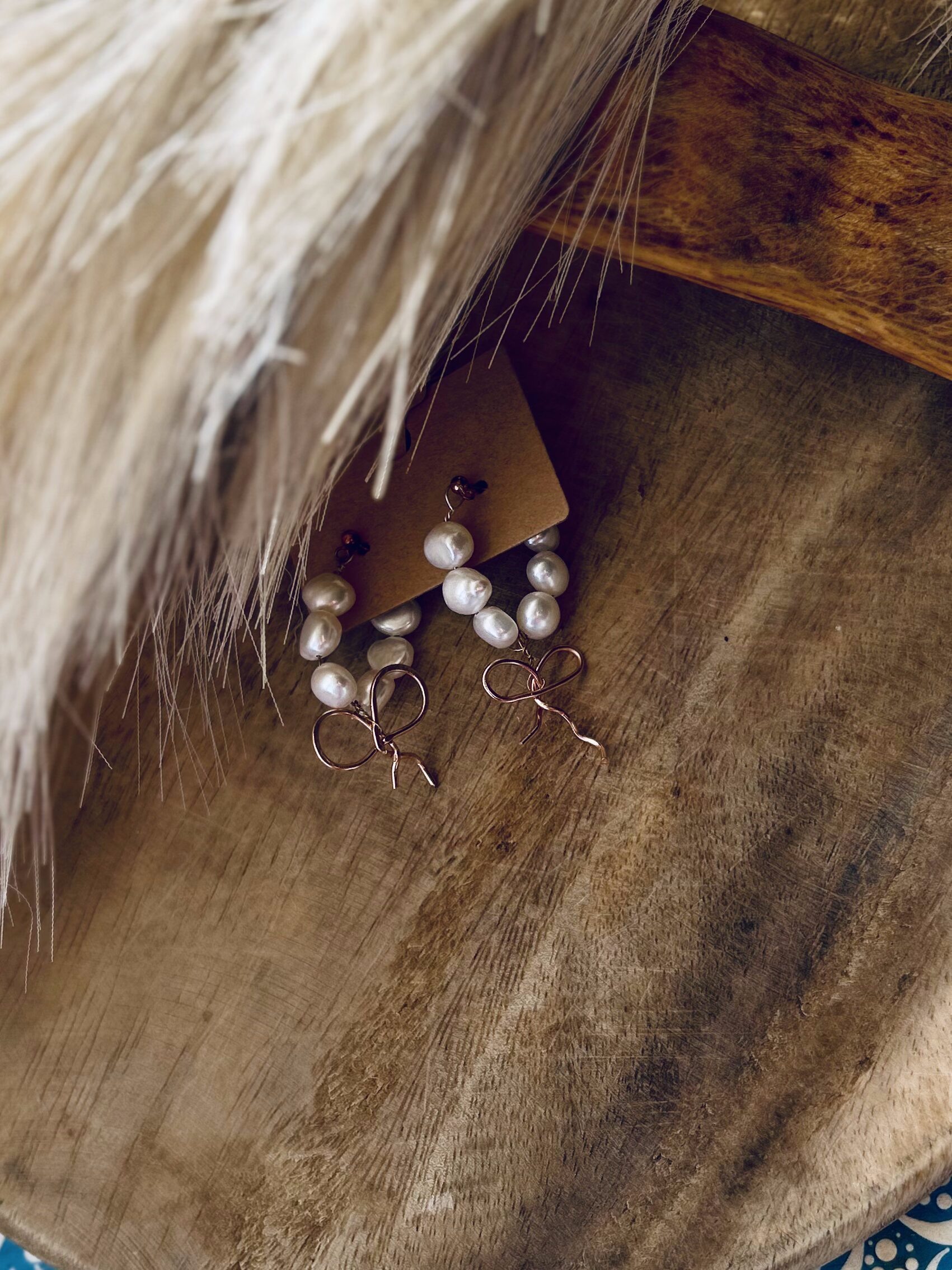 Pearl hoops with bows or heart details - Image 2
