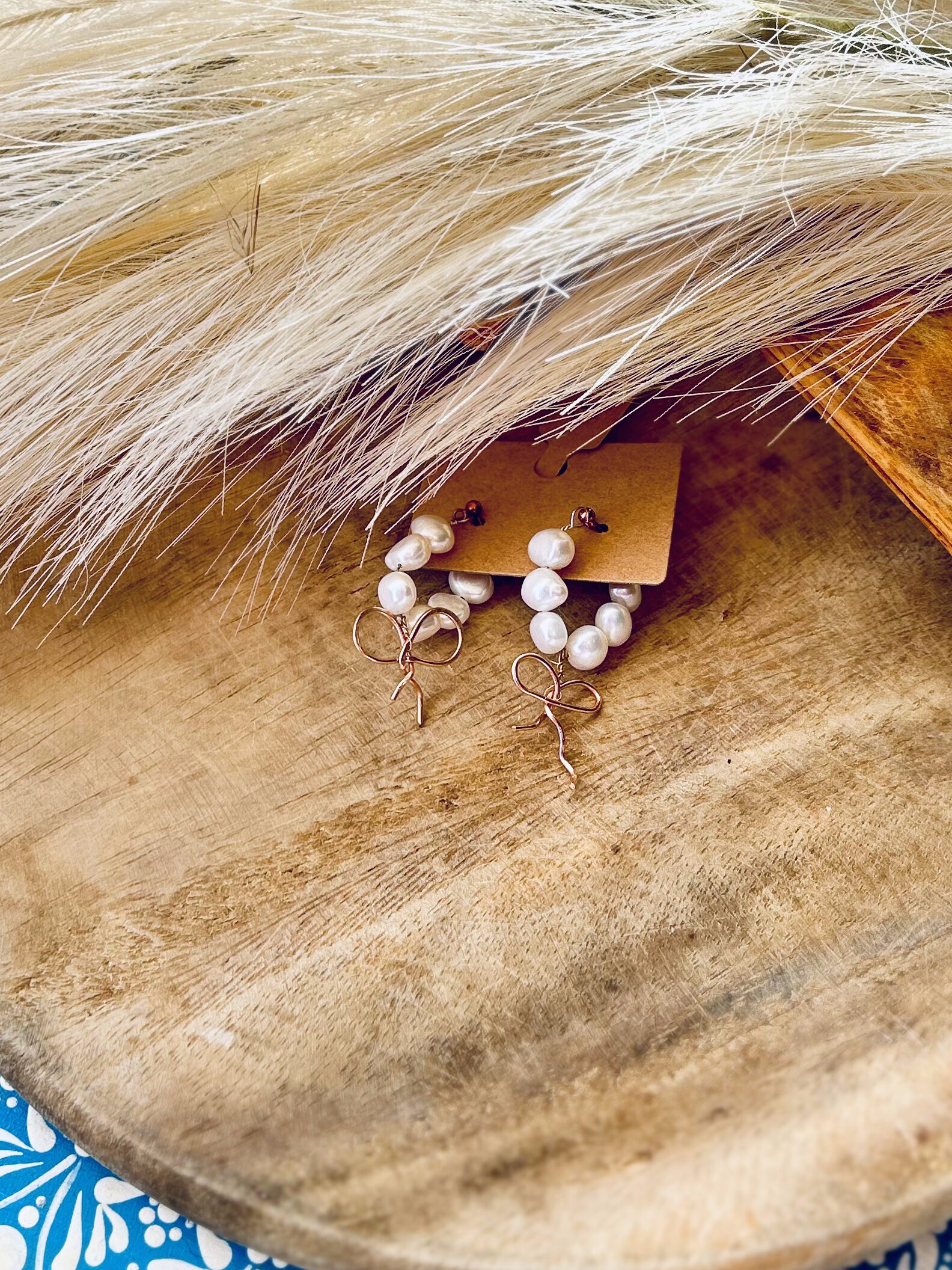 Pearl hoops with bows or heart details - Image 3
