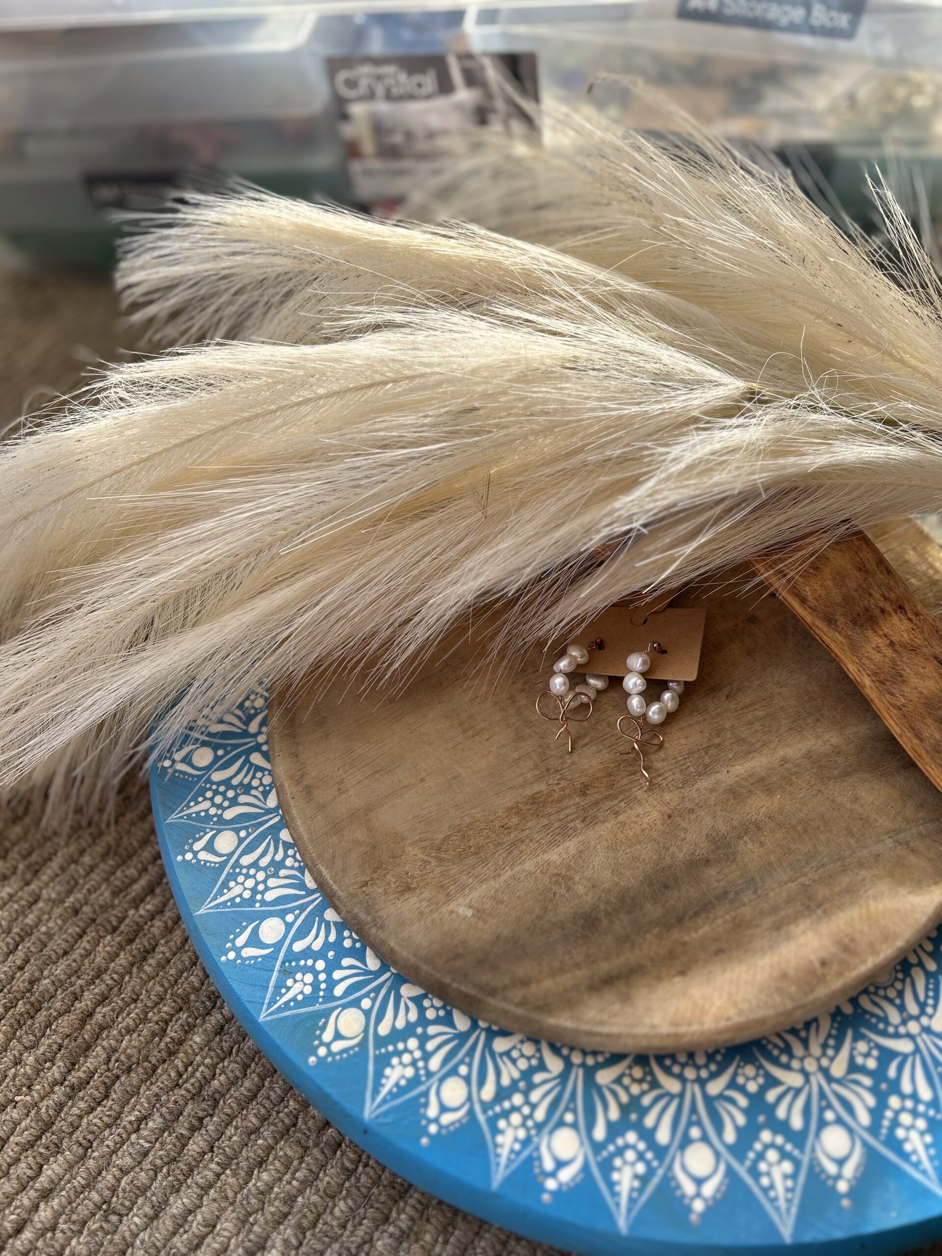 Pearl hoops with bows or heart details - Image 4