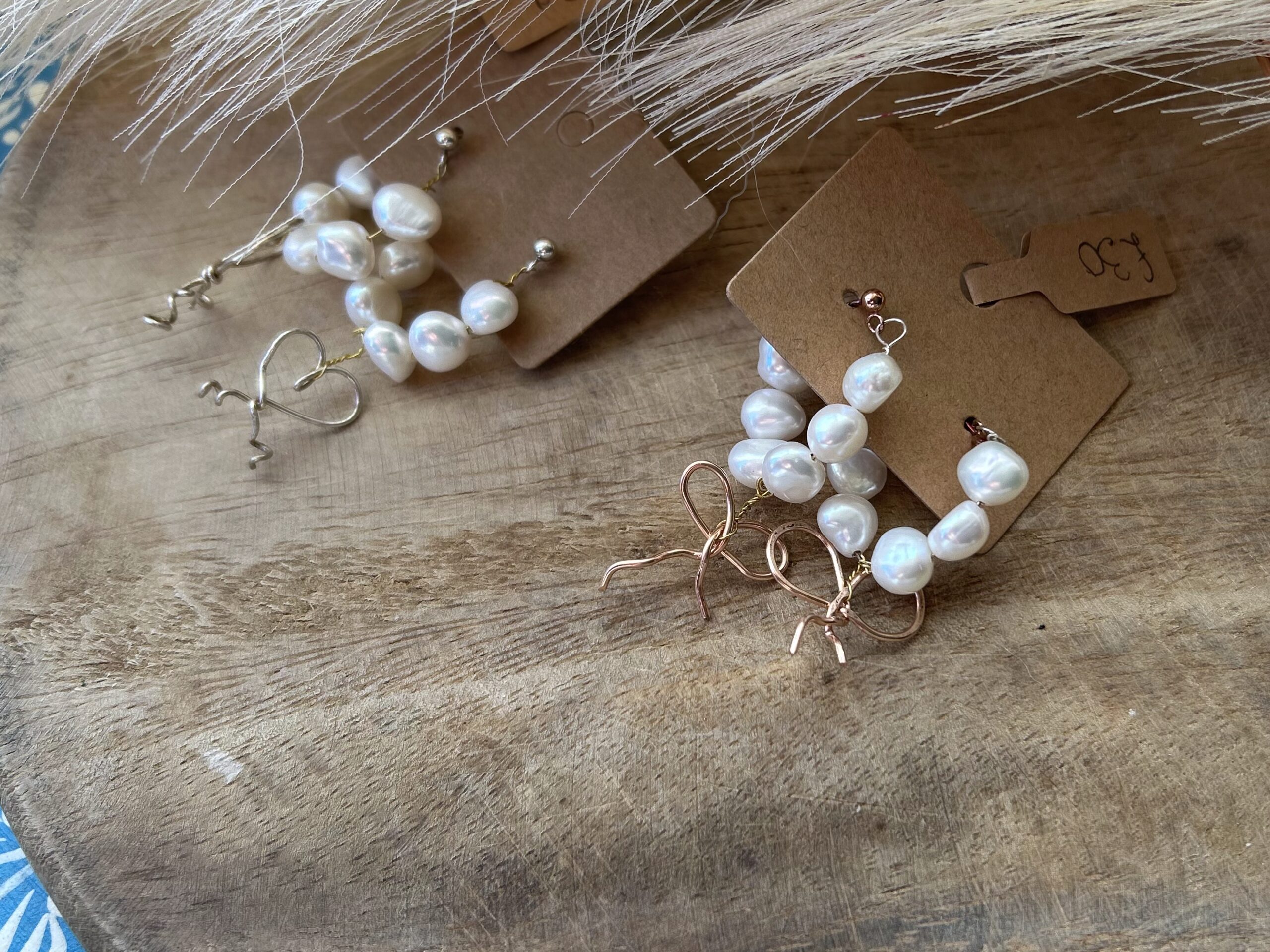 Pearl hoops with bows or heart details - Image 7