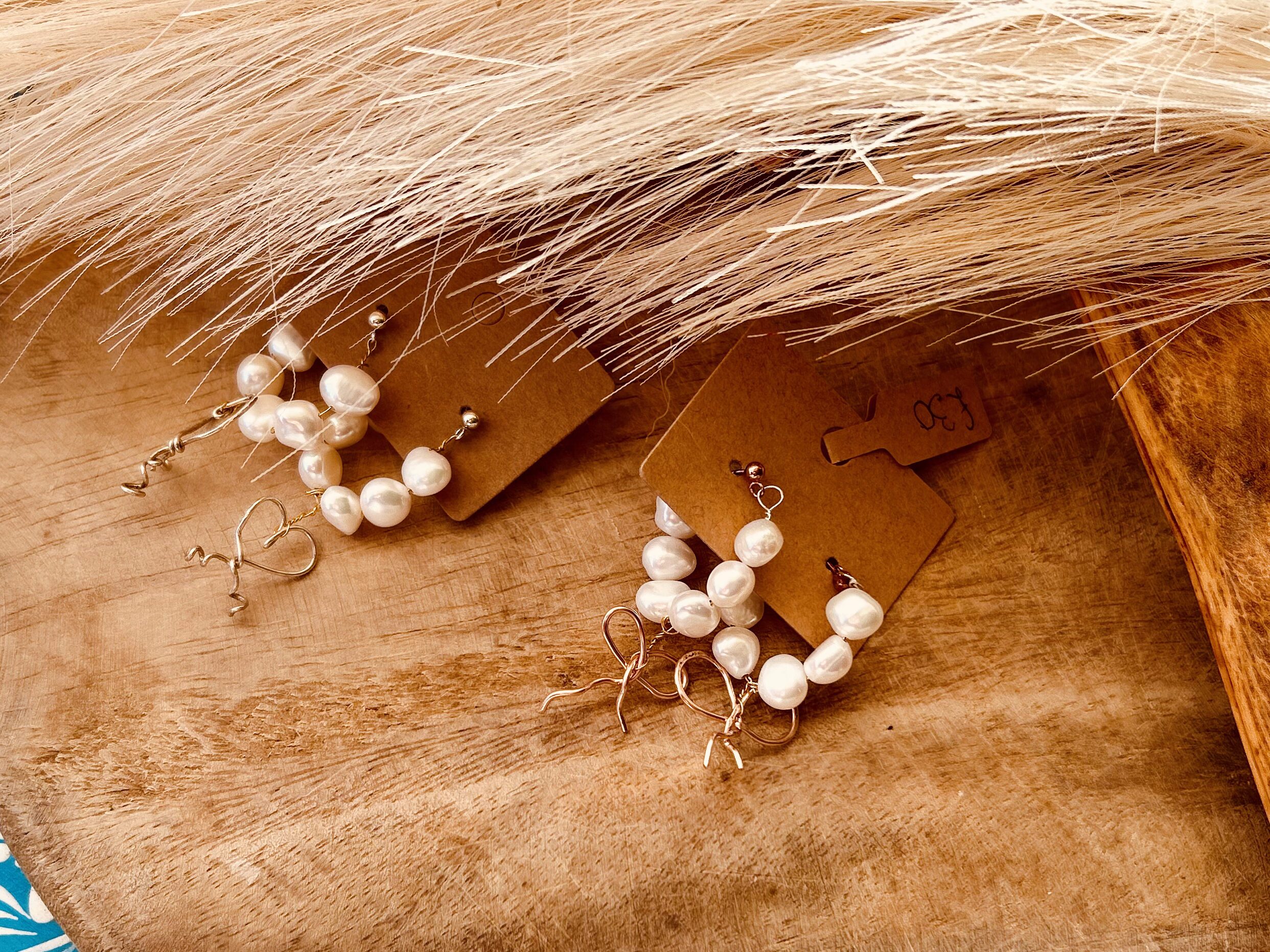Pearl hoops with bows or heart details - Image 8