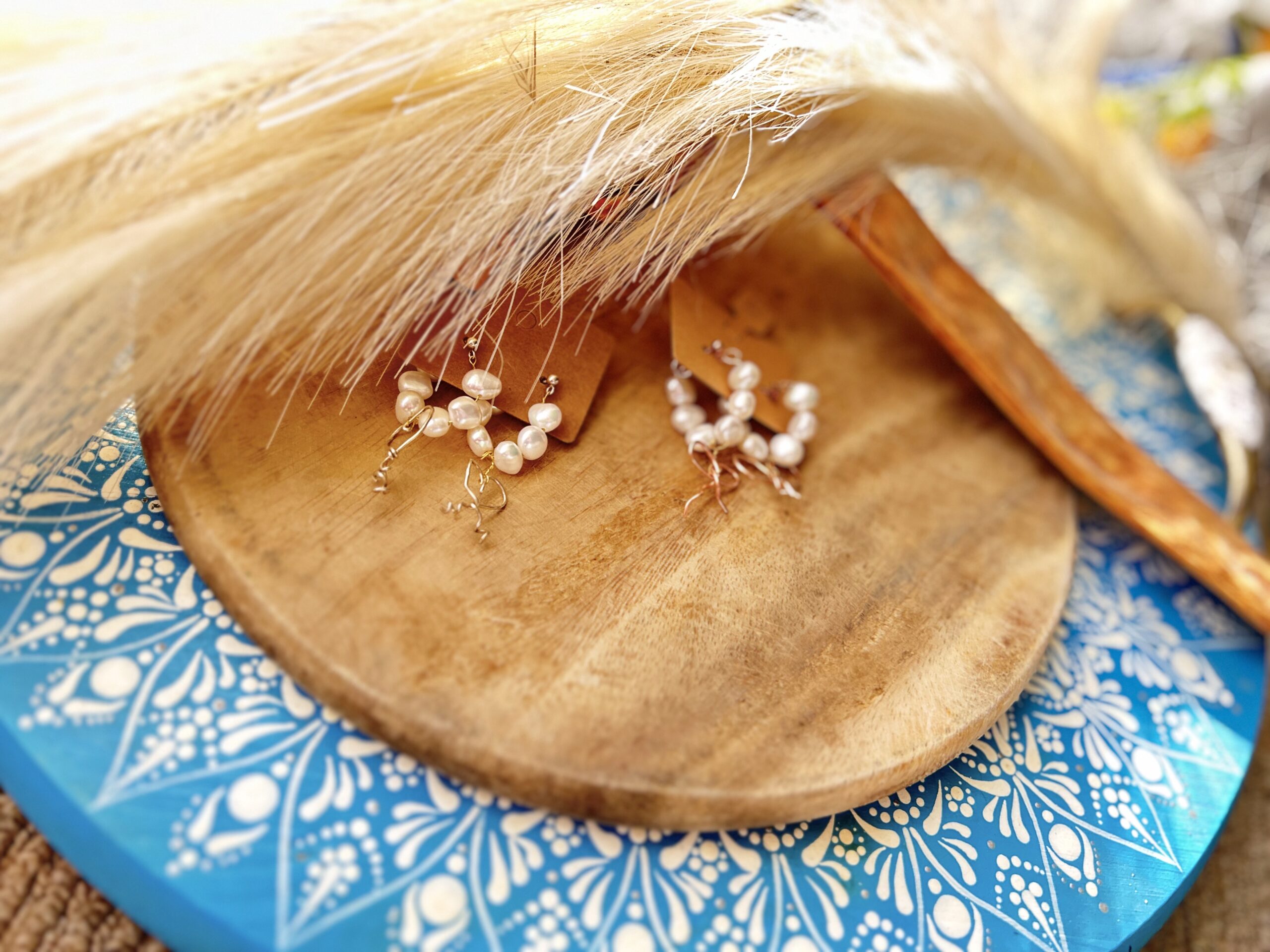 Pearl hoops with bows or heart details - Image 9
