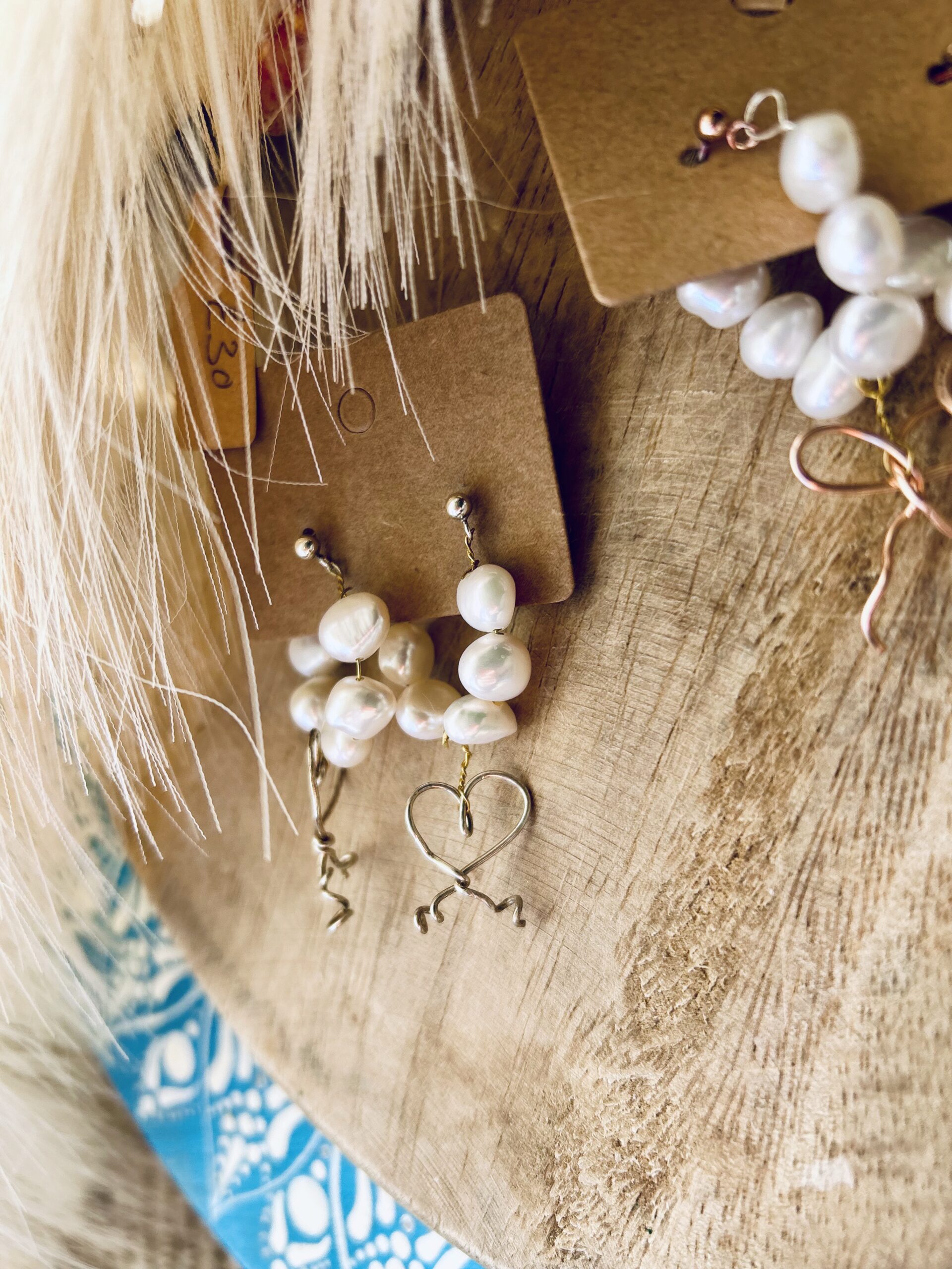 Pearl hoops with bows or heart details - Image 10