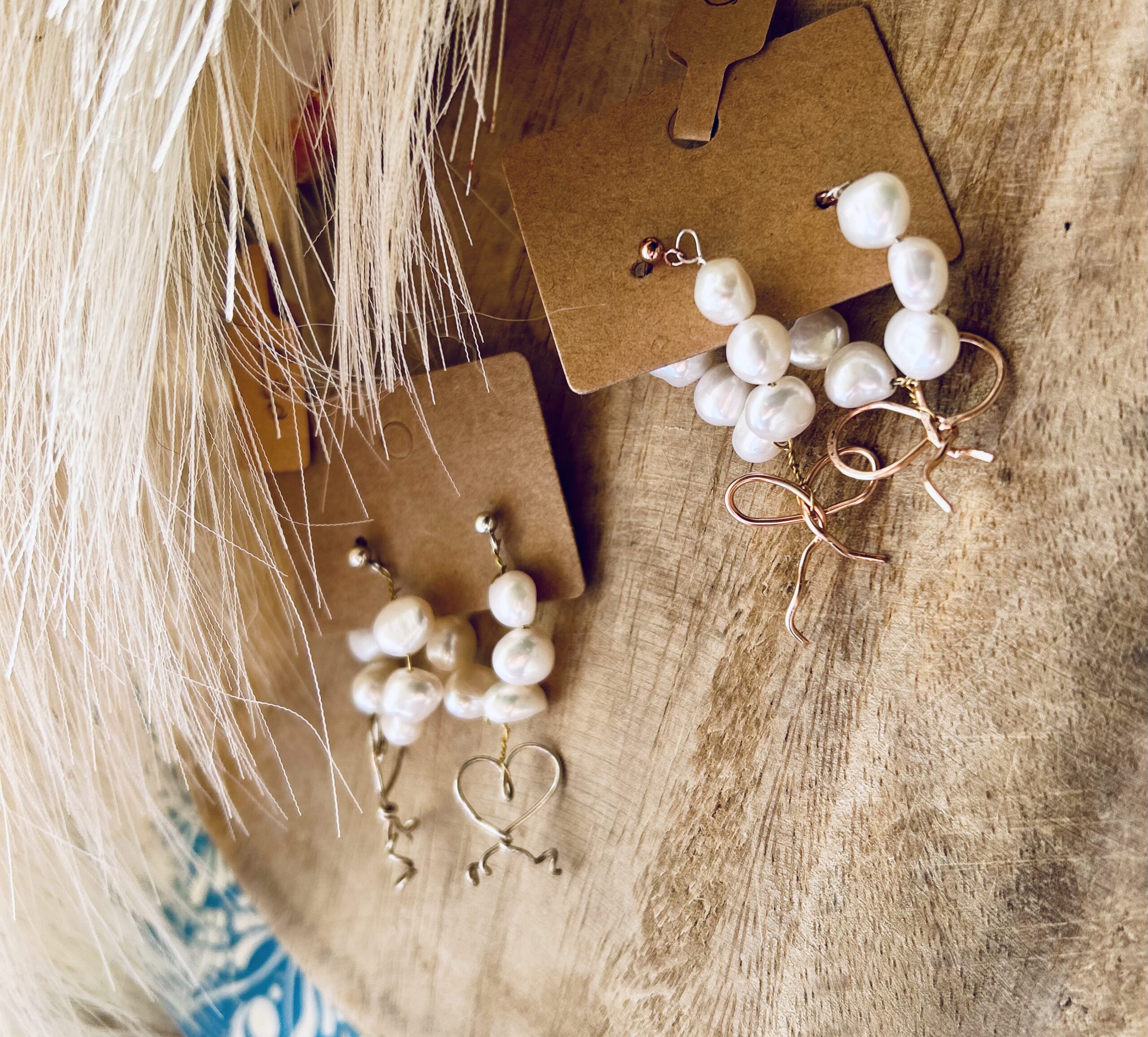 Pearl hoops with bows or heart details