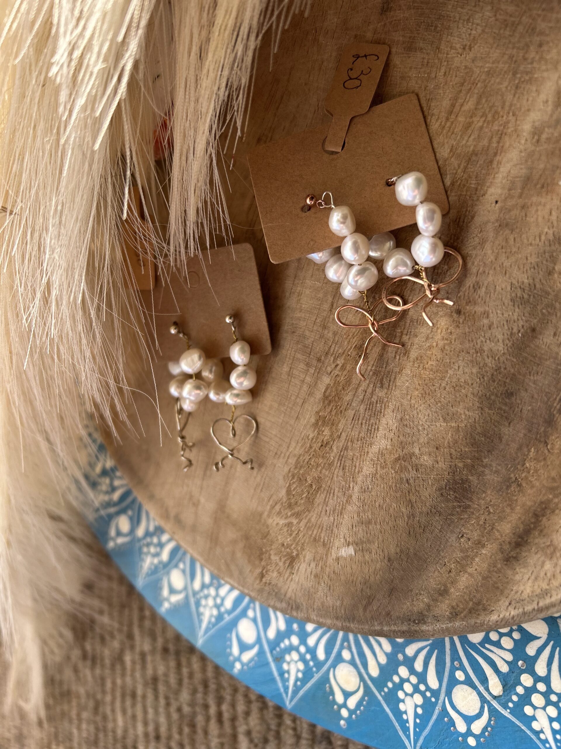 Pearl hoops with bows or heart details - Image 12