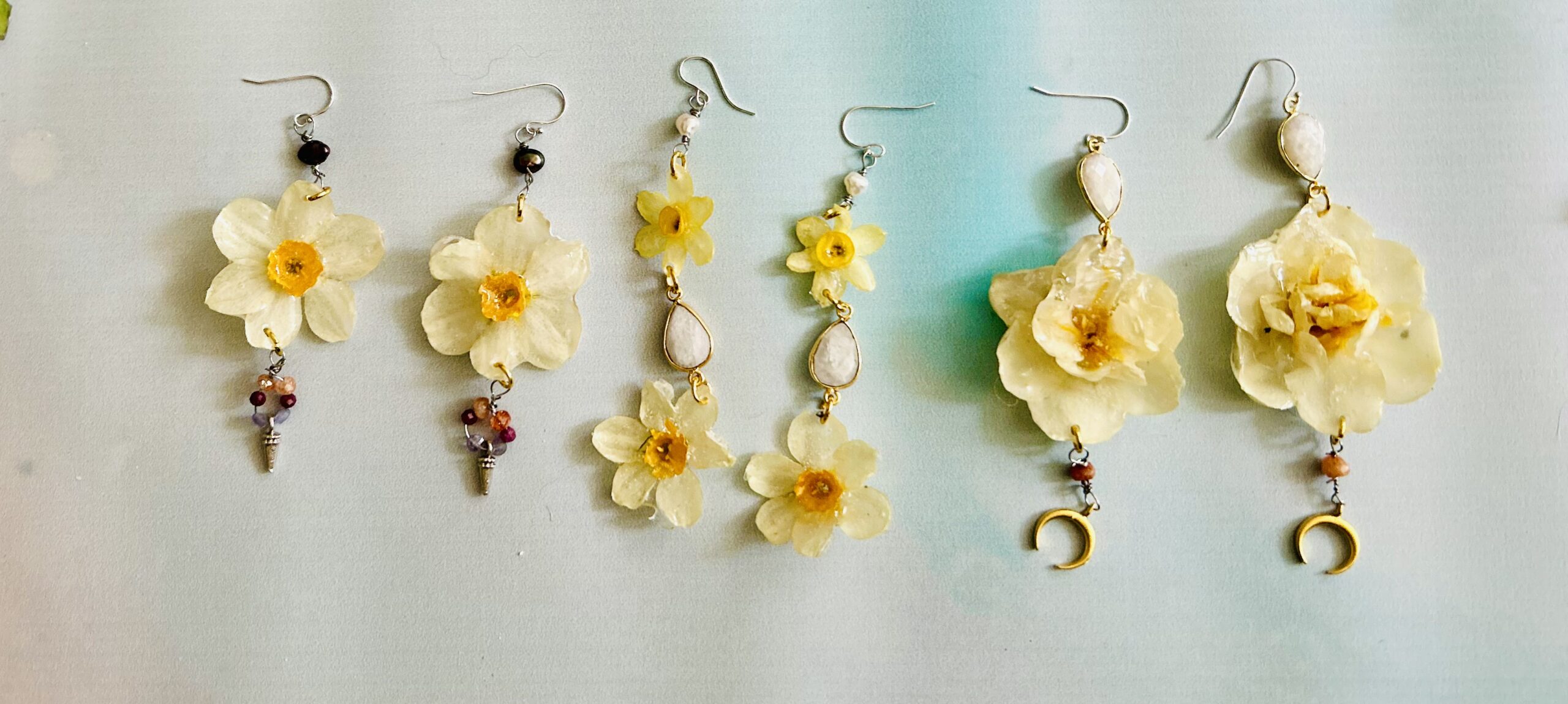 Real flower daffodil earrings - Image 2