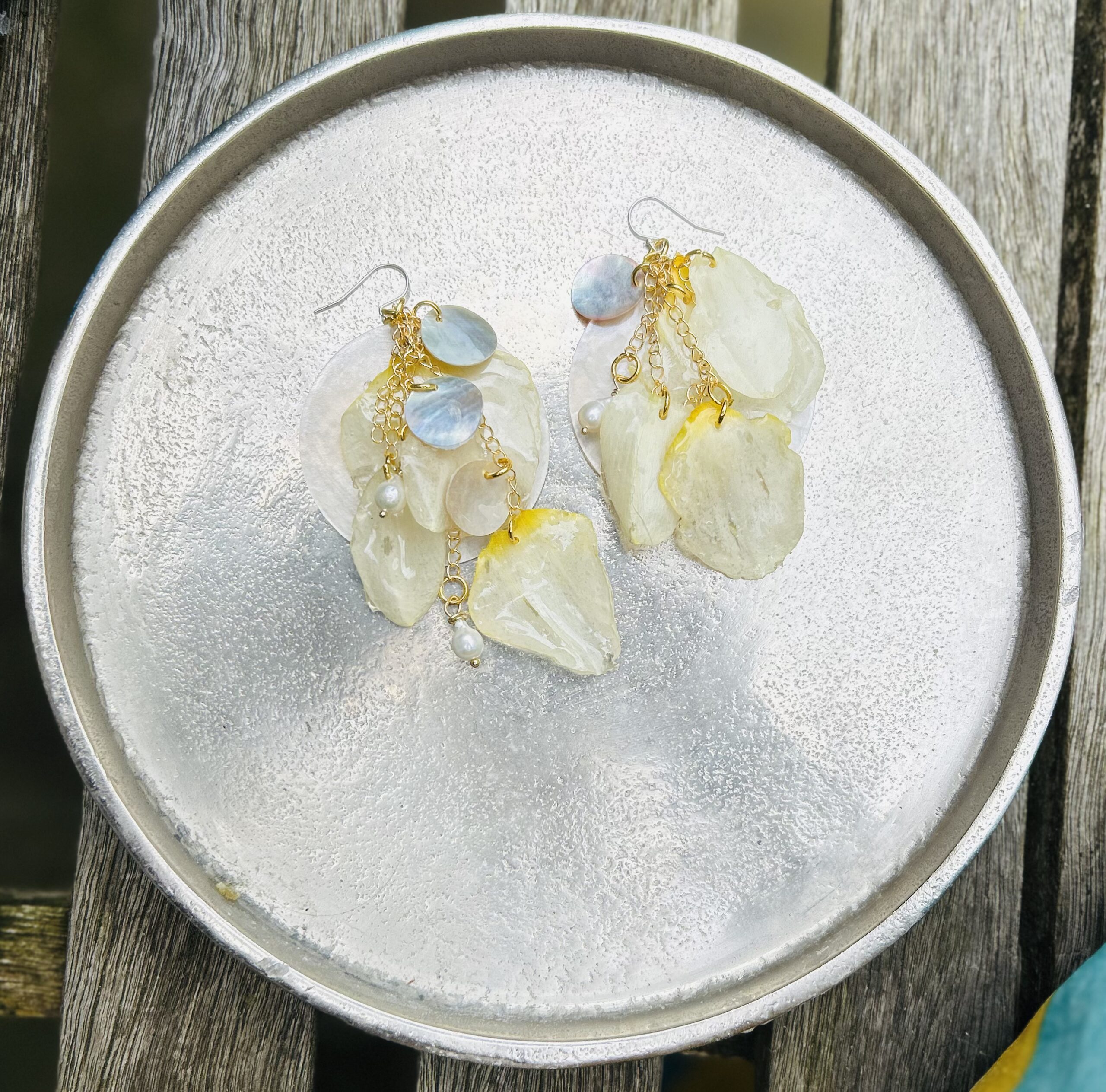 Boho-chic real flower earrings - Image 3
